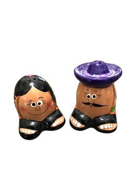 VINTAGE MEXICAN COUPLE HAND PAINTED CLAY SALT & PEPPER SHAKER SET